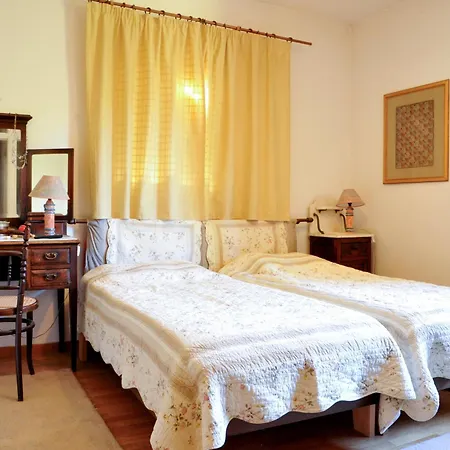 Ferienwohnung Elegant Stone Mansion In Historic Mystras Exterior foto