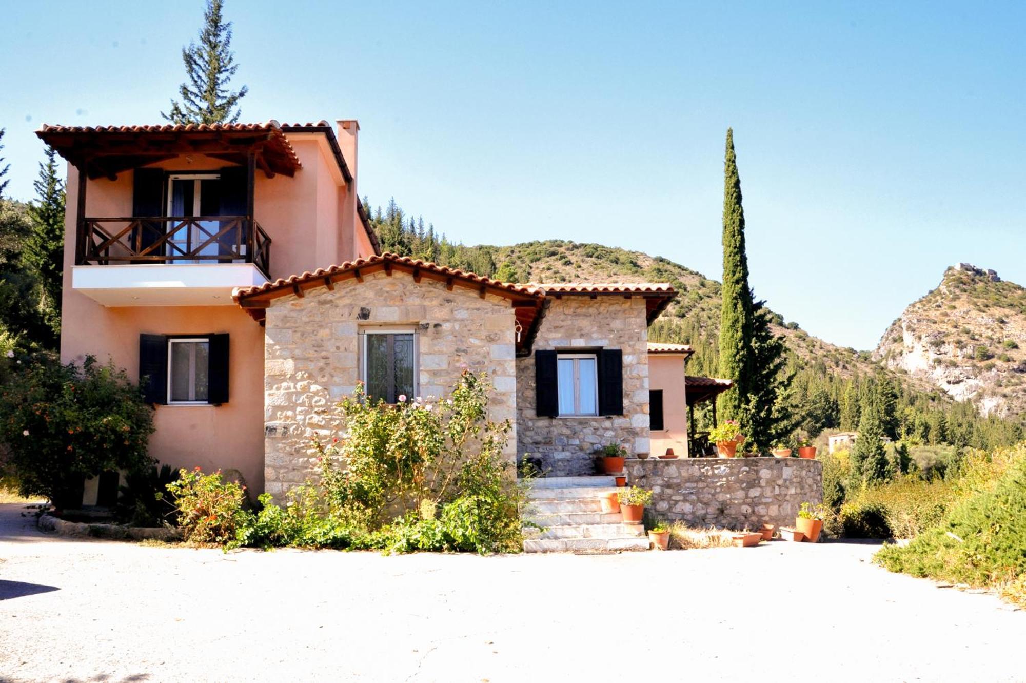 Elegant Stone Mansion In Historic Apartment *